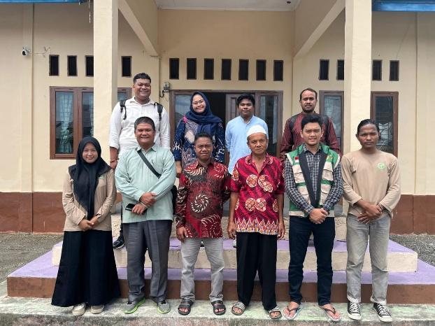 Foto tim pengabdian bersama peserta